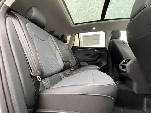 New 2026 Volkswagen Tiguan SE image 14