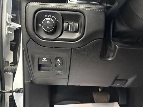 Used 2024 RAM 1500 Limited AWD/4WD image 32