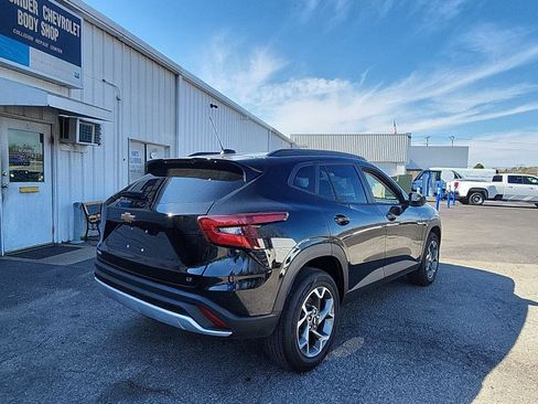 Used 2026 Chevrolet Trax LT image 5