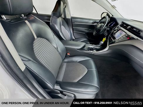Used 2020 Toyota Camry SE FWD image 25