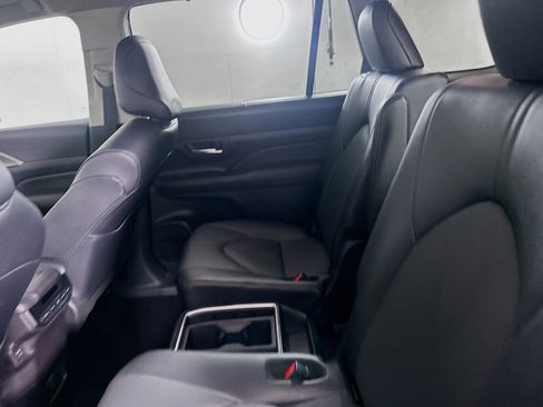 Used 2025 Toyota Grand Highlander AWD image 28