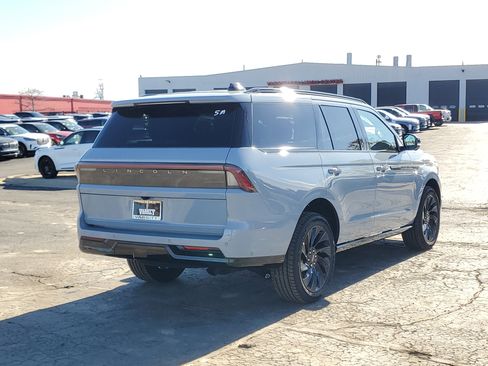 New 2025 Lincoln Navigator Reserve w/ Jet Appearance Package image 4