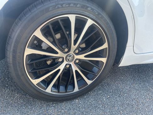 Used 2019 Toyota Camry SE FWD image 14