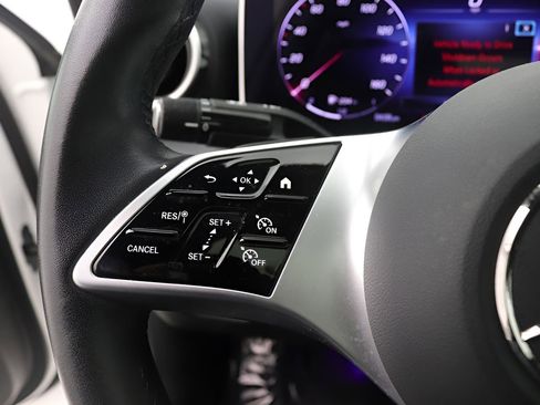 Used 2024 Mercedes-Benz C 300 Sedan image 9