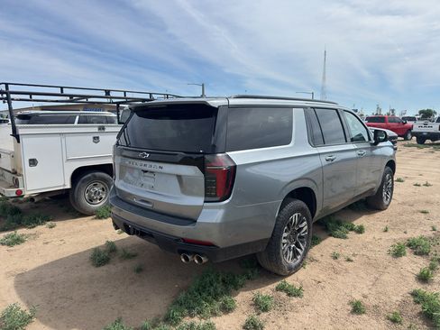 Used 2025 Chevrolet Suburban Z71 AWD/4WD image 4