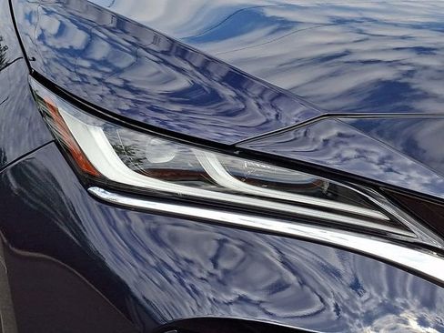 Used 2024 Toyota Venza XLE AWD/4WD image 9