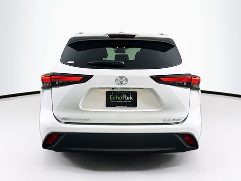 Used 2025 Toyota Highlander XLE image 7