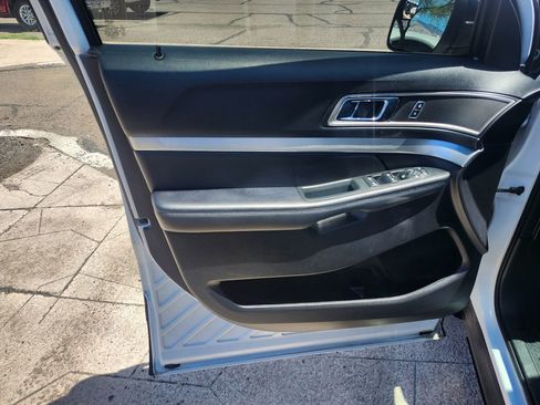 Used 2017 Ford Explorer XLT FWD image 13