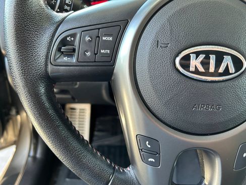 Used 2010 Kia Forte Koup SX FWD image 12