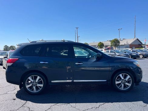 Used 2016 Nissan Pathfinder Platinum w/ Family Entertainment Package FWD image 5