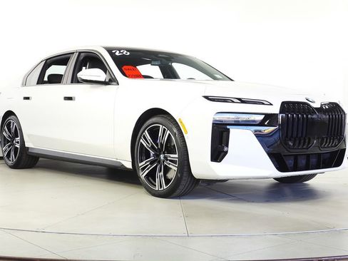 Used 2023 BMW 740i w/ Parking Assistance Package image 4