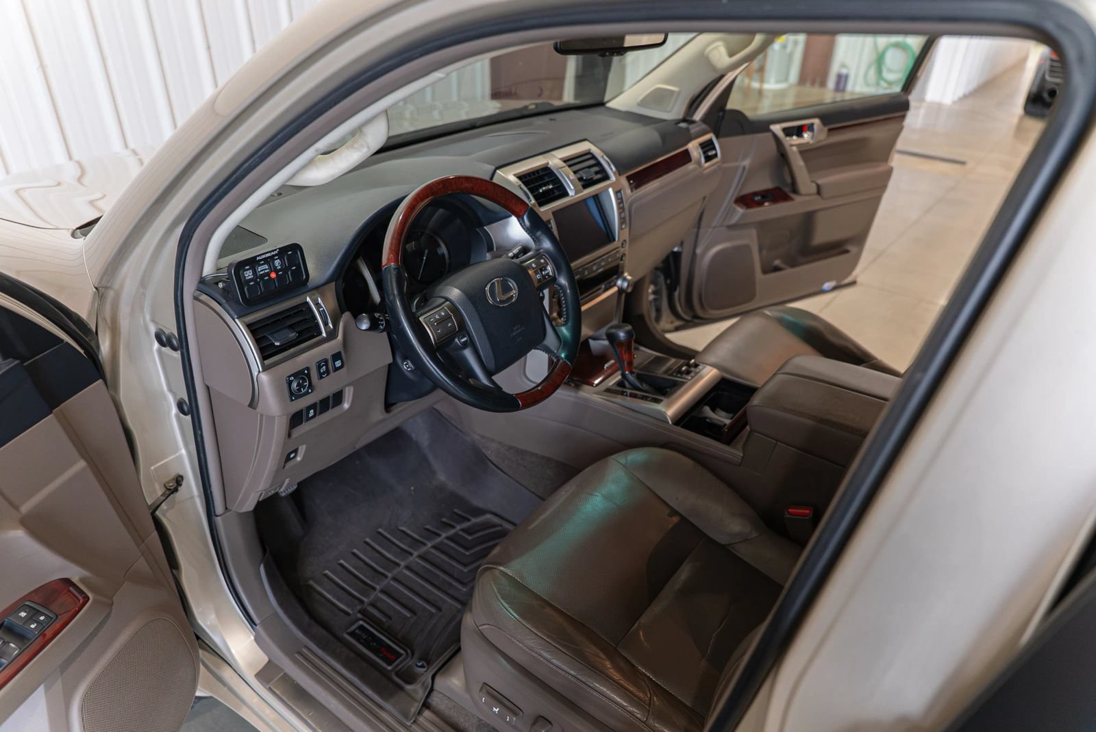 Used 2011 Lexus GX 460 w/ Convenience Pkg AWD/4WD image 36
