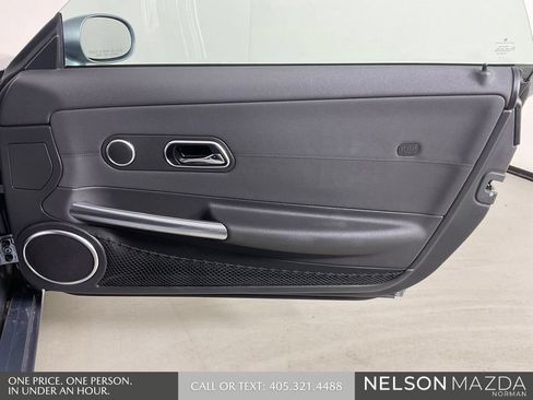 Used 2007 Chrysler Crossfire Limited RWD image 20