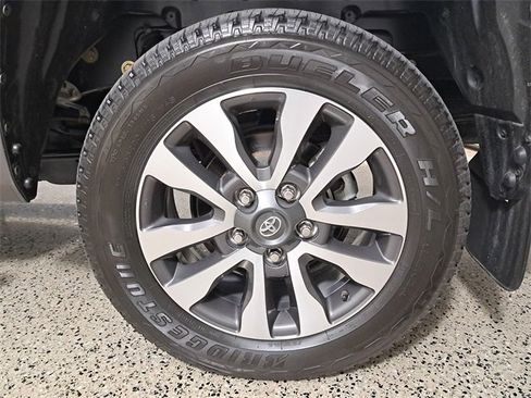 Used 2021 Toyota Tundra Limited w/ Limited Premium Package image 8