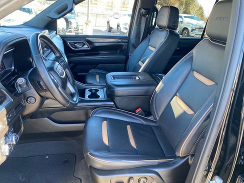 Used 2023 GMC Yukon XL AT4 image 11