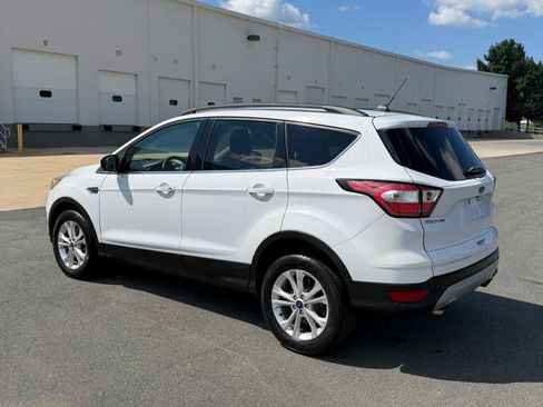 Used 2018 Ford Escape SE w/ SE Sync 3 Package AWD/4WD image 3