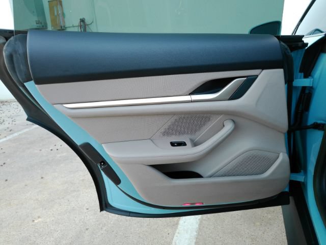 Used 2022 Porsche Taycan RWD image 17