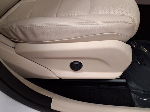 Used 2022 Mercedes-Benz GLC 300 4MATIC image 12