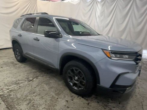Used 2024 Honda Pilot TrailSport image 2