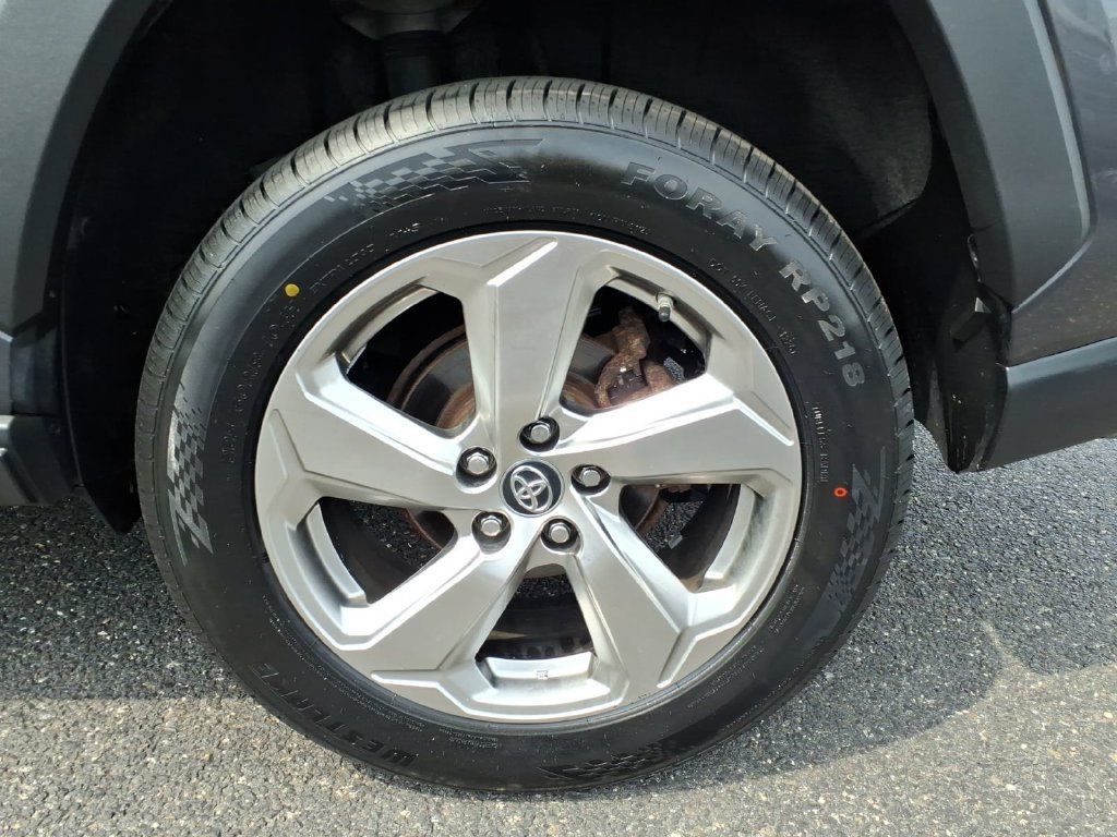 Used 2019 Toyota RAV4 Limited AWD/4WD image 19