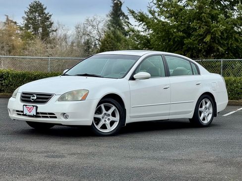 Used 2002 Nissan Altima 3.5 SE image 2
