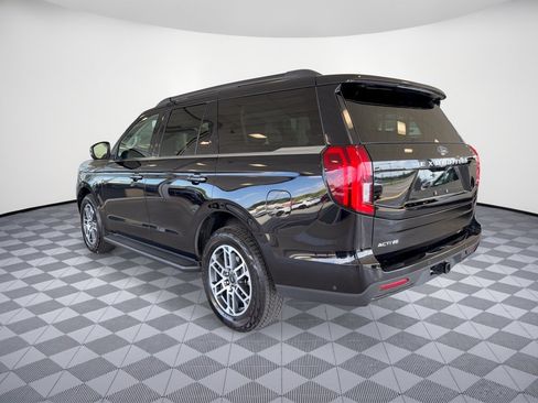 Used 2025 Ford Expedition Active AWD/4WD image 3