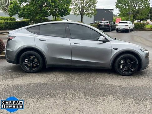 Used 2026 Tesla Model Y Long Range image 9
