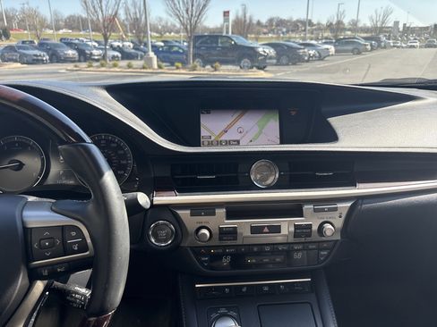 Used 2016 Lexus ES 350 w/ Luxury Package w/Wood Trim image 20