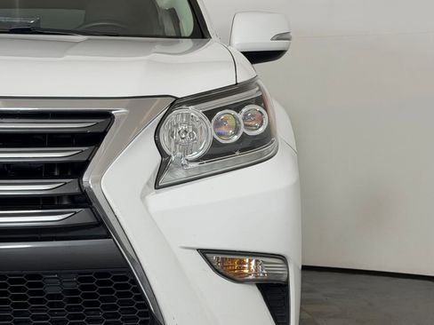 Used 2016 Lexus GX 460 w/ Comfort Package AWD/4WD image 11