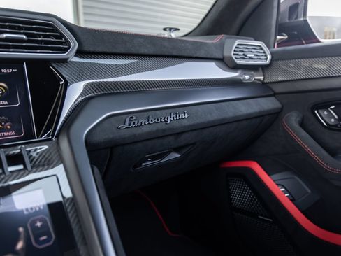 Used 2024 Lamborghini Urus Performante AWD/4WD image 41