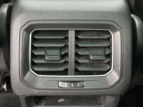 Used 2018 Volkswagen Tiguan SE w/ Panoramic Sunroof Package image 14