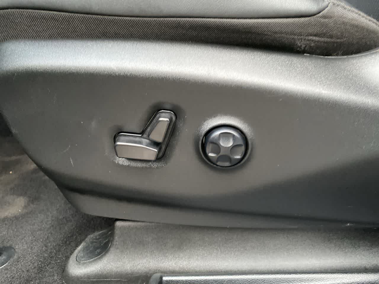 Used 2025 Chrysler Pacifica Select FWD image 14