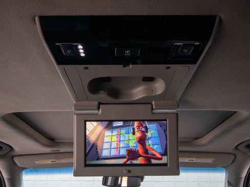 Used 2017 Chevrolet Suburban Premier image 48