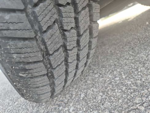 Used 2023 Chrysler Pacifica Touring-L image 16