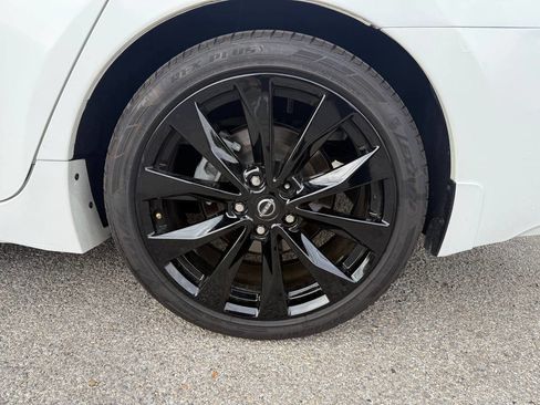 Used 2023 Nissan Maxima SR w/ Sport Mat Group image 30