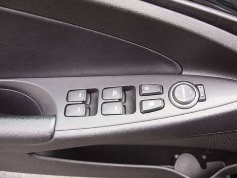Used 2012 Hyundai Sonata SE FWD image 8
