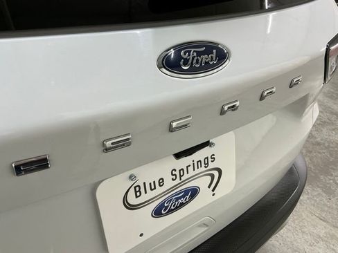 Used 2022 Ford Escape SE image 5