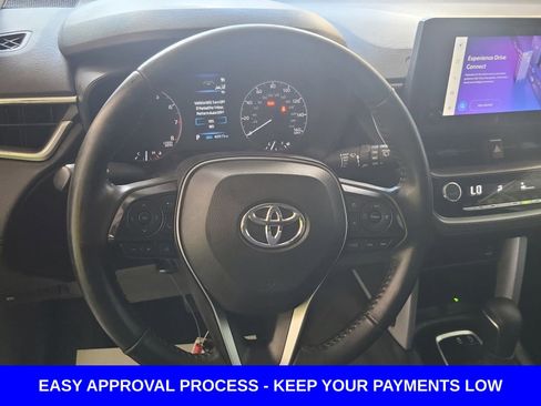Used 2024 Toyota Corolla Cross LE image 9