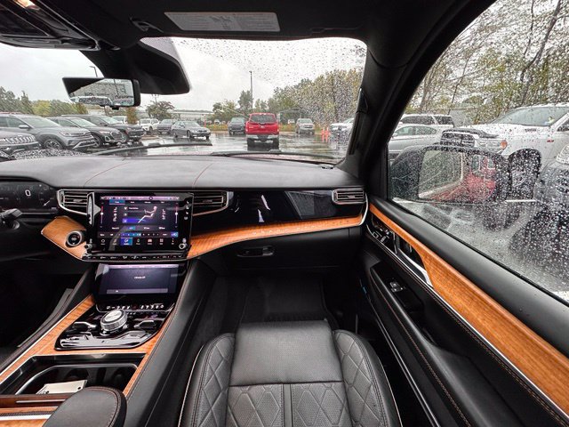 Used 2025 Jeep Grand Wagoneer L Series III AWD/4WD image 28