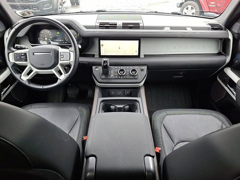 Used 2024 Land Rover Defender 90 X-Dynamic SE AWD/4WD image 10