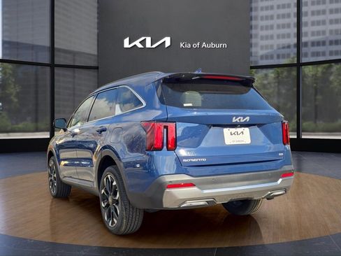 Used 2025 Kia Sorento EX w/ Panoramic Sunroof Package image 10