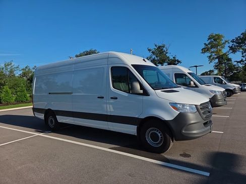 Used 2025 Mercedes-Benz Sprinter 2500 image 2