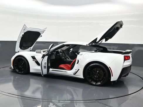 Used 2019 Chevrolet Corvette Grand Sport w/ Carbon Flash Badge Package image 35