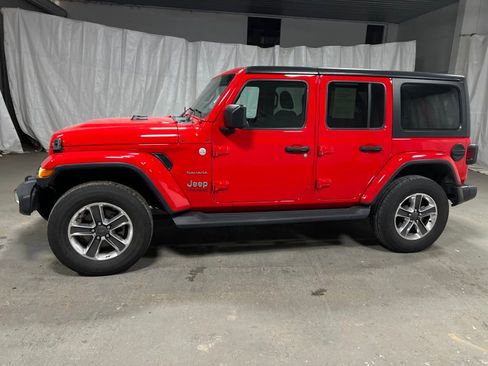 Used 2020 Jeep Wrangler Unlimited Sahara image 4