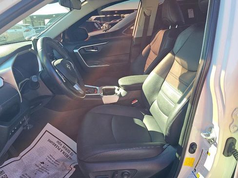 Used 2021 Toyota RAV4 XLE Premium image 11