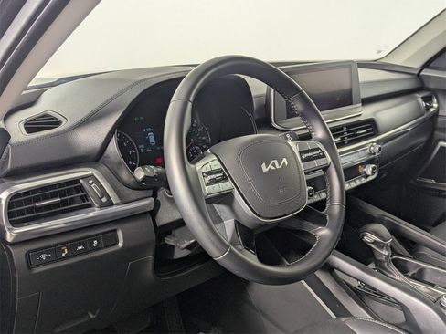 Used 2022 Kia Telluride LX image 11