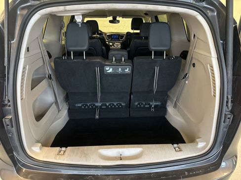 Used 2017 Chrysler Pacifica Touring-L Plus image 37
