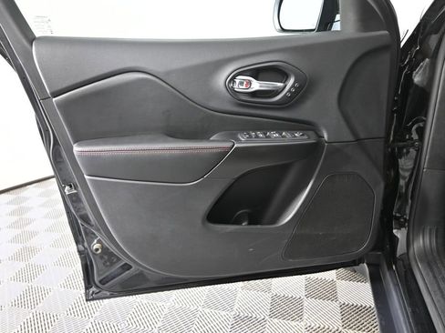 Used 2019 Jeep Cherokee Trailhawk image 19