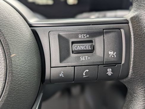 Used 2025 Nissan Kicks SV FWD image 25