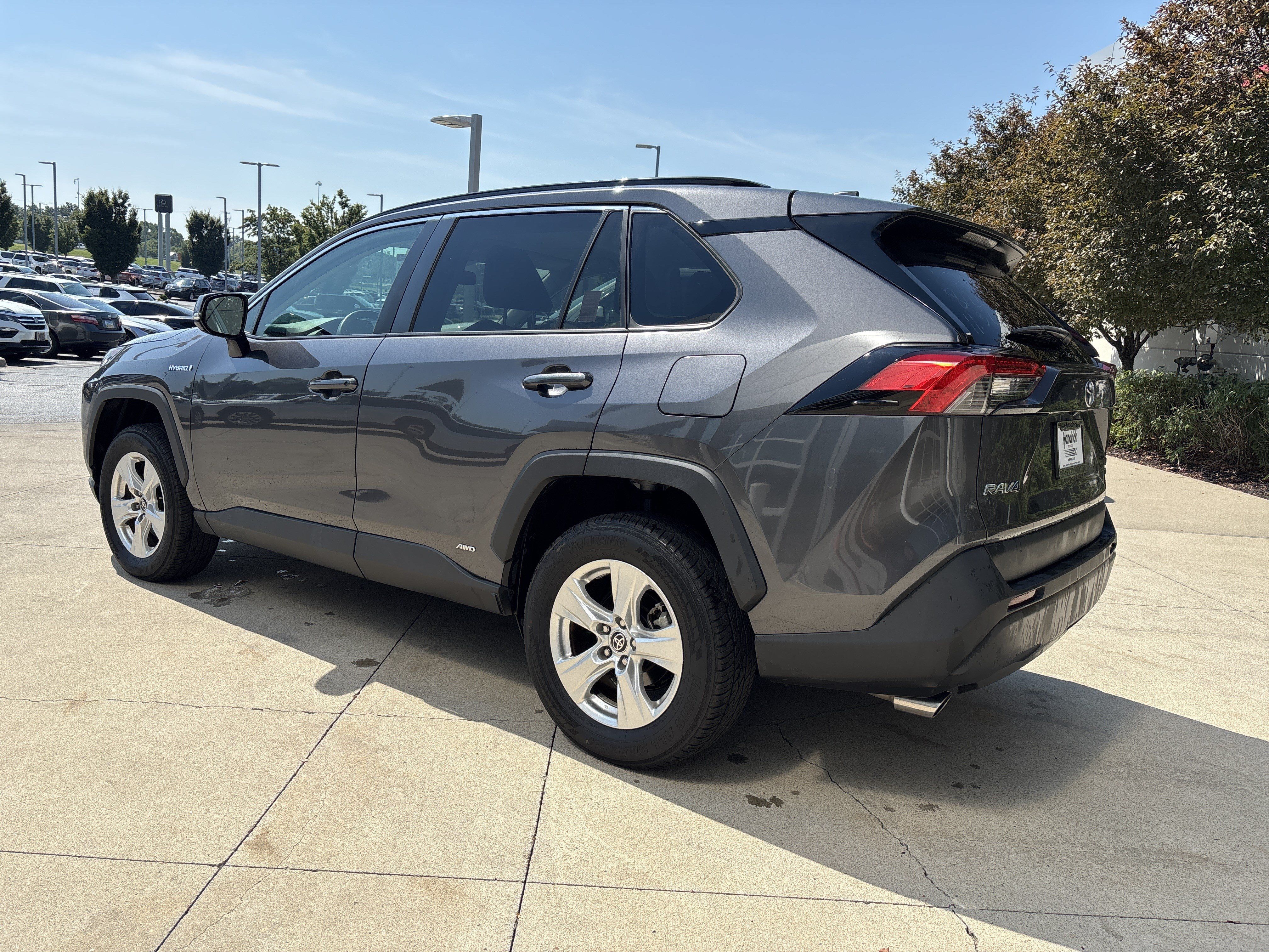 Used 2021 Toyota RAV4 XLE AWD/4WD image 7